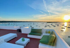 SABINA SUITES - 'PENTHOUSE', Panoramic 1 bedroom suite with seaview rooftop terrace